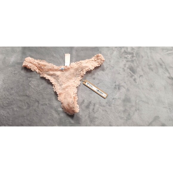 NWT SKIMS Small Primrose Stretch Lace Dipped Thong PN-THG-9357 - Picture 1 of 5